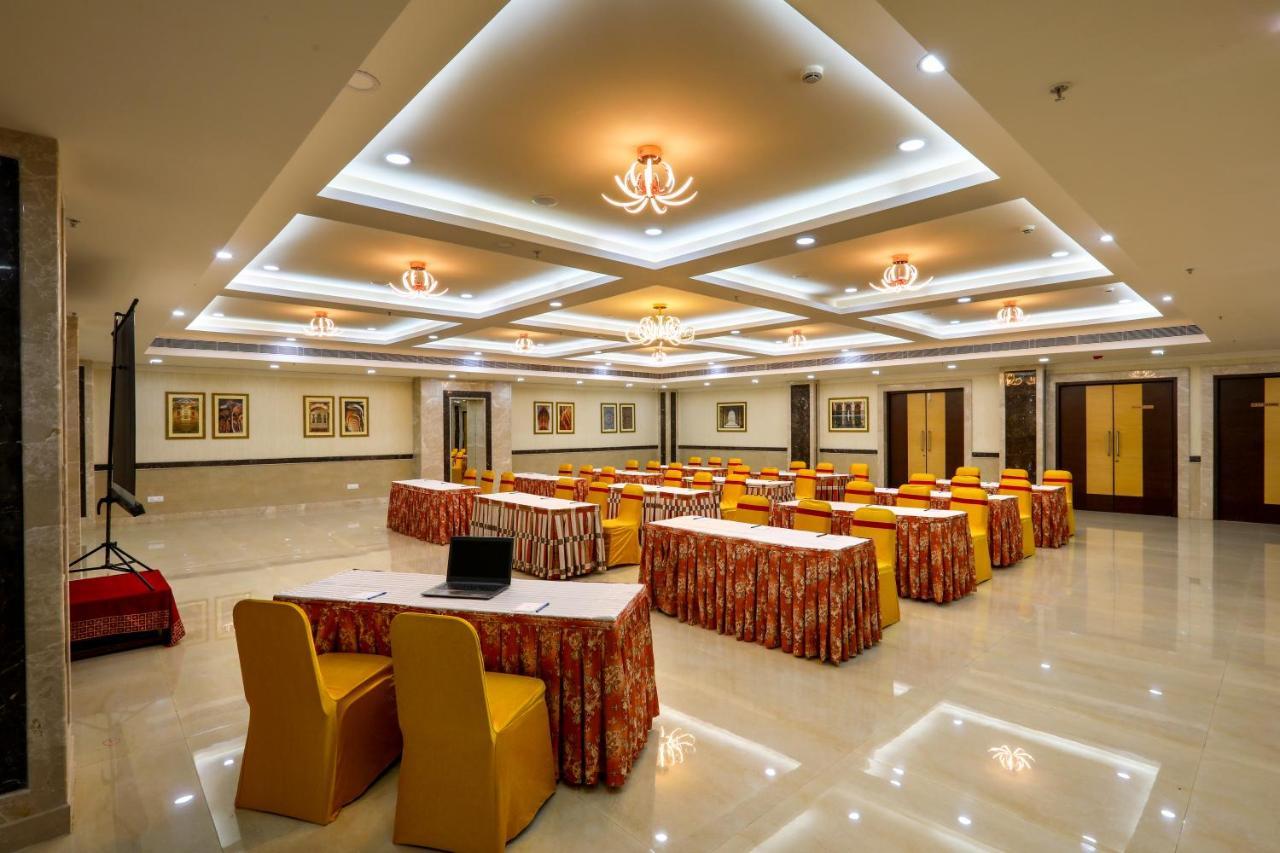 Hotel Aadithya Csennai Kültér fotó