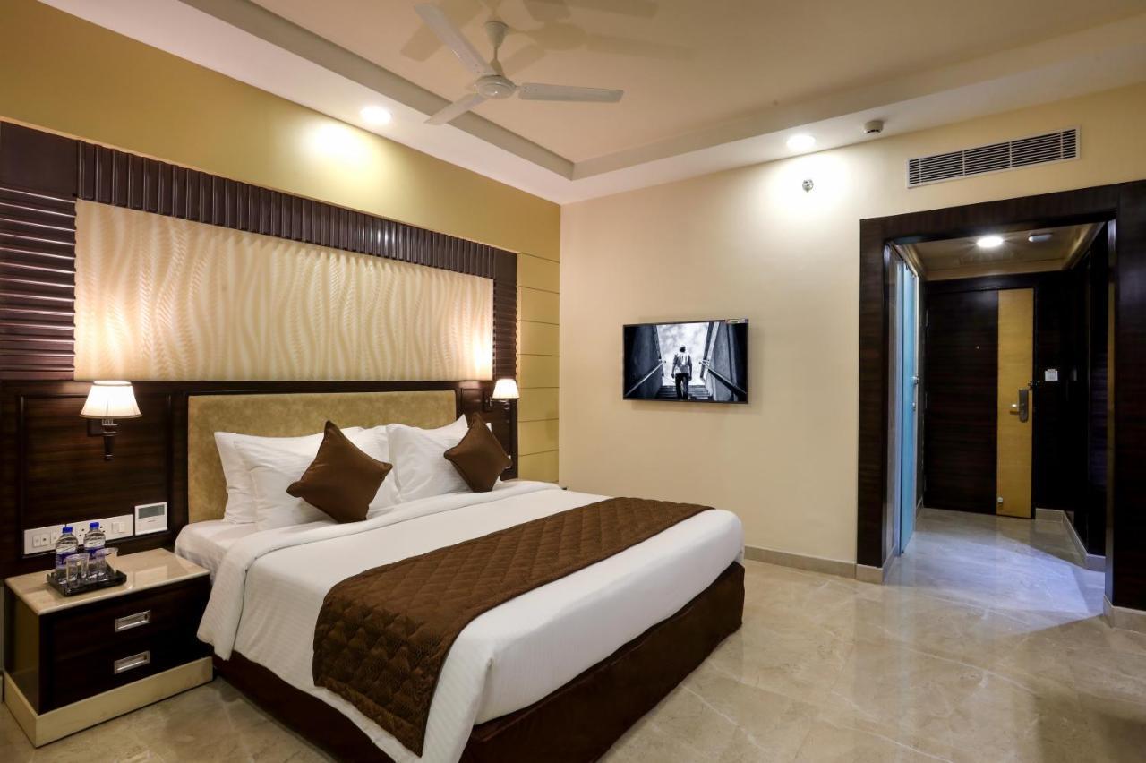 Hotel Aadithya Csennai Kültér fotó