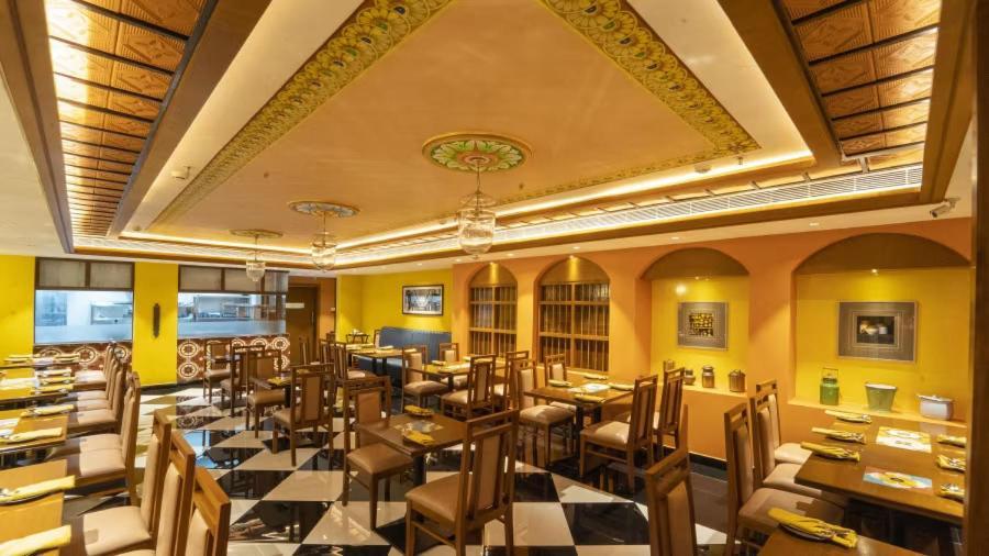 Hotel Aadithya Csennai Kültér fotó