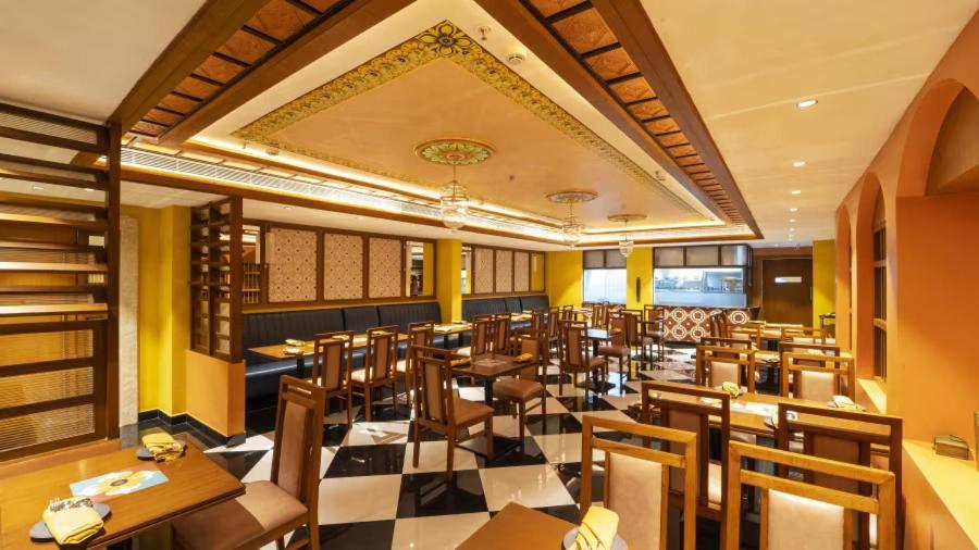 Hotel Aadithya Csennai Kültér fotó